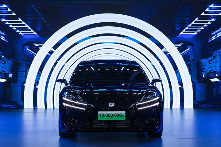 Компания BYD похвалилась выпуском 10 млн гибридов и электромобилей
