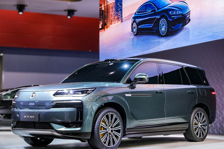 Премиальные «девятки»: BYD представил в Гуанчжоу новые модели Denza N9 и Z9