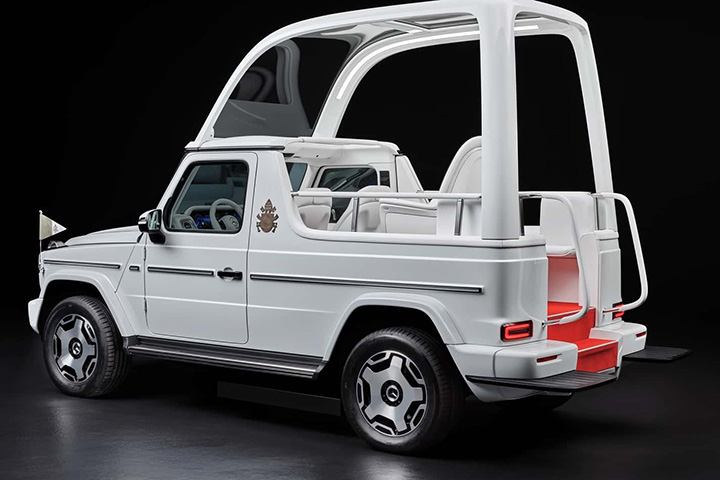Mercedes-Benz представила новый «папамобиль» 