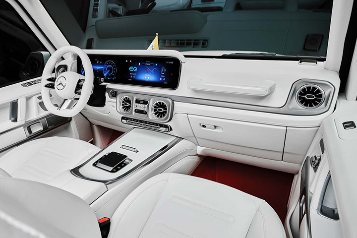 Mercedes-Benz представила новый «папамобиль» 