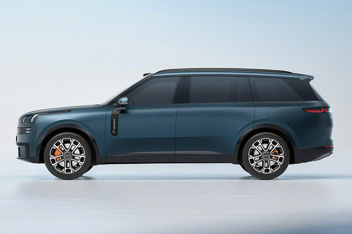 Lynk & Co 900