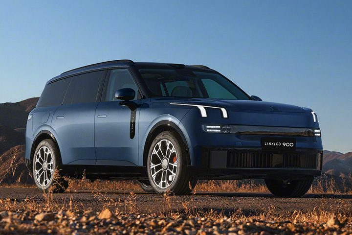 Lynk & Co 900