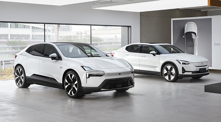 Polestar 4 (слева) и Polestar 2 (справа)