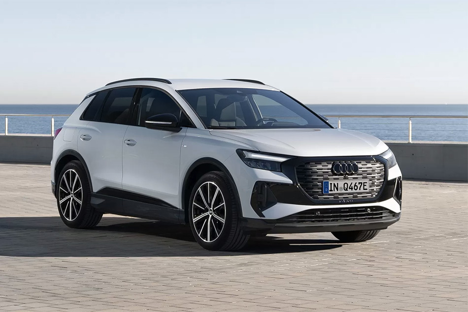 В семейство электрического кроссовера Audi Q4 e-tron вернулась версия начального уровня