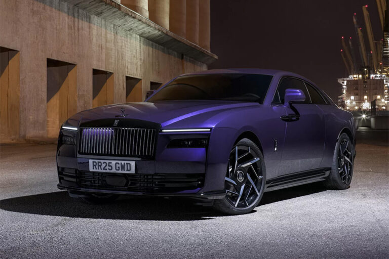 Rolls-Royce рассекретил самую мощную модель марки: представлено купе Black Badge Spectre