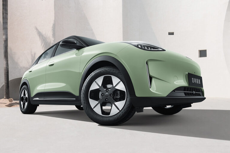 Geely обходит Toyota в Китае второй месяц подряд. Рейтинг продаж в феврале