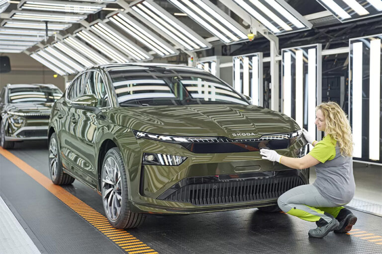 Skoda запустила в серию обновлённые электрические кроссоверы Enyaq и Enyaq Coupe