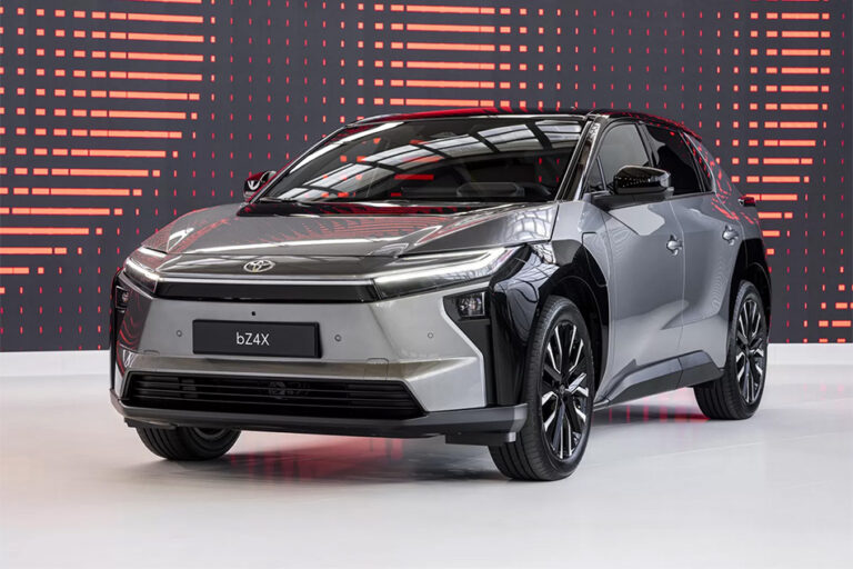 Электрический кроссовер Toyota bZ4X в ходе рестайлинга стал мощнее и дальнобойнее