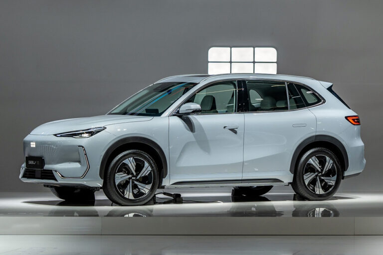«БЕЛДЖИ» начал производство электромобиля Geely EX5