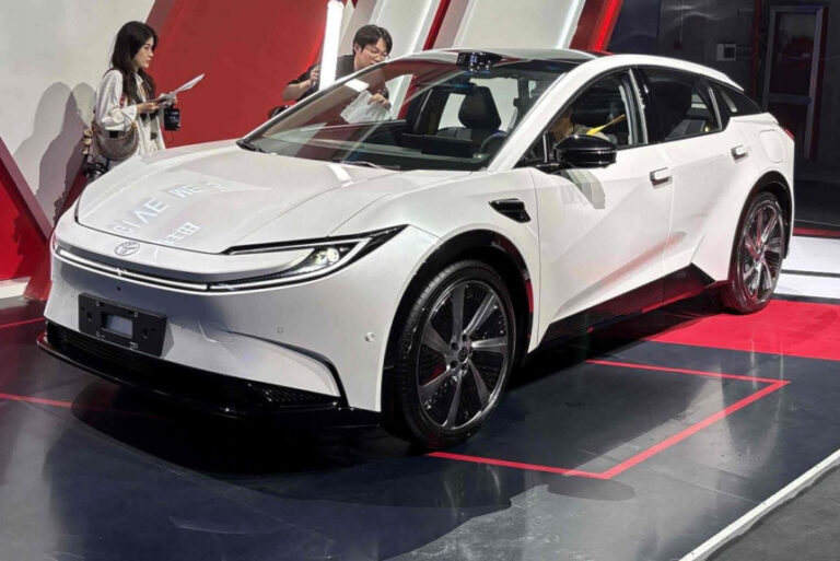 Купеобразный электрический кроссовер Toyota bZ5: серийная версия