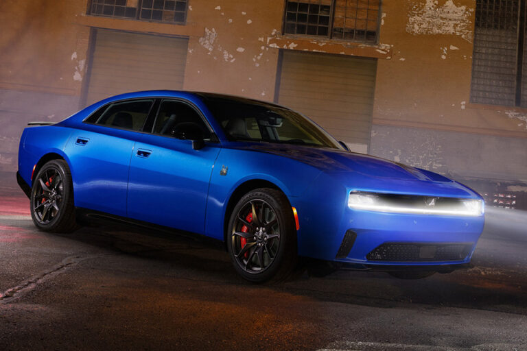 Пятидверный электрический Dodge Charger готов к выходу на рынок