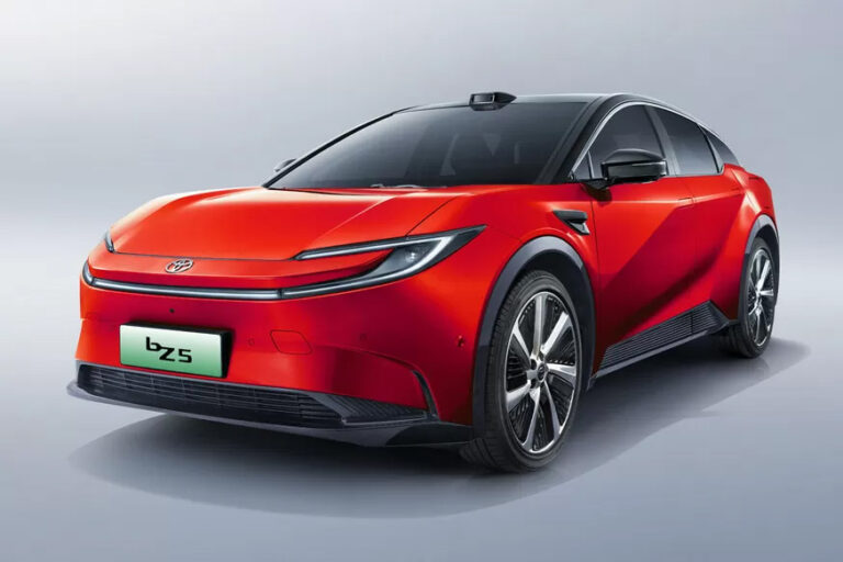Купеобразный электрический кроссовер Toyota bZ5 встал на конвейер