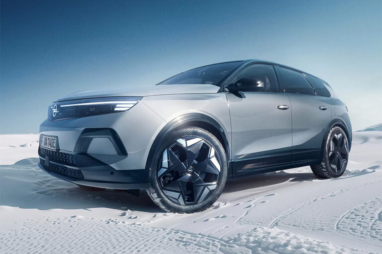 У электрического кроссовера Opel Grandland появилась полноприводная версия
