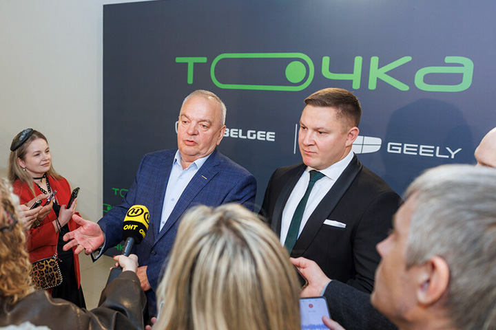 на презентации первого электромобиля белорусской сборки Geely EX5