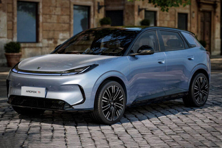 Показан доступный электрический хэтчбек Arcfox T1 от концерна BAIC
