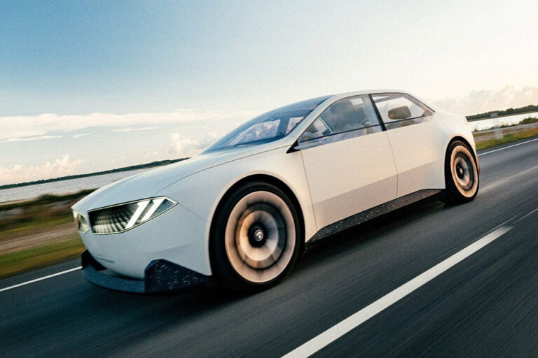 Новым моделям электромобилей BMW будет помогать китайский ИИ