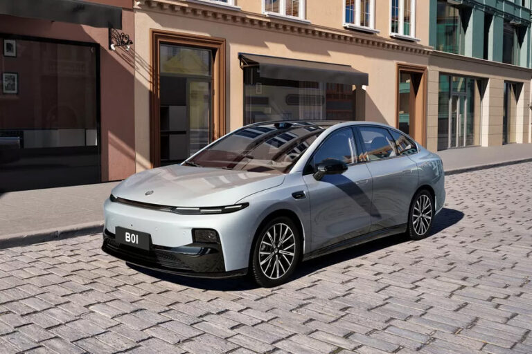 Электроседан B01 от марки Leapmotor, продвигаемой Stellantis, предложен по привлекательным ценам