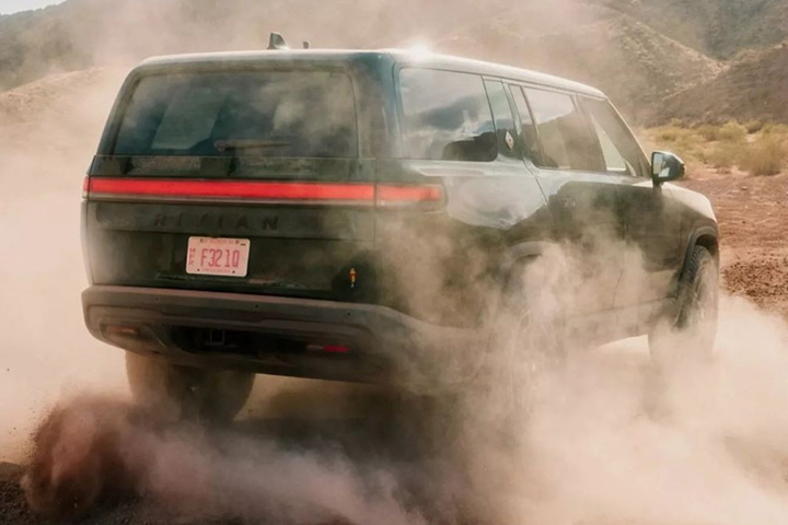 Rivian R1S Quad