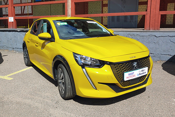 Peugeot e-208