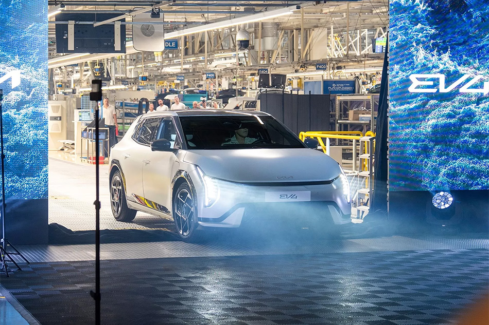 На замену Kia Ceed: в Словакии стартовало производство электрического хэтчбека Kia EV4