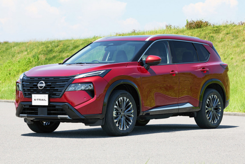 Гибридный кроссовер Nissan X-Trail: рестайлинг и букет спецверсий