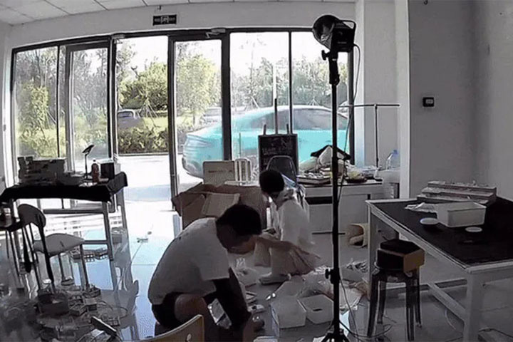 Xiaomi SU7 самопроизвольно начал движение