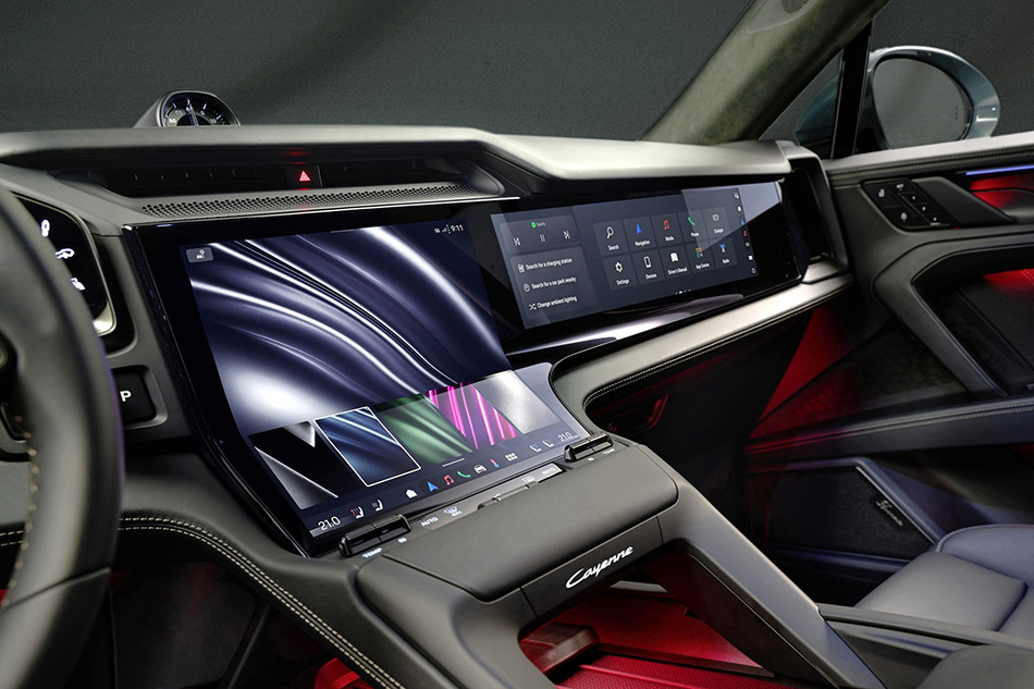Показан салон электрического кроссовера Porsche Cayenne