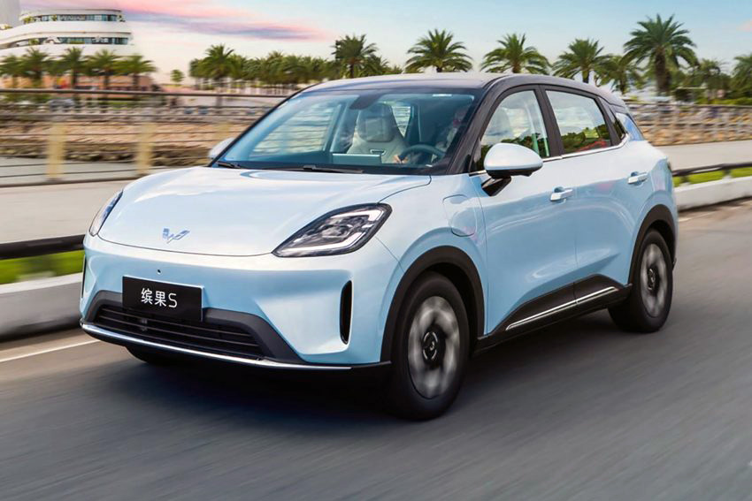 На китайский рынок вышел доступный электрохэтч Wuling Bingo S