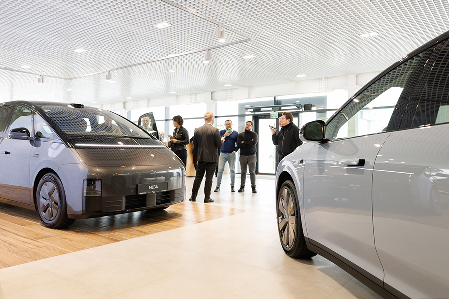 В Беларусь привезли официальные электрический кроссовер Li i8 и минивэн Li Mega