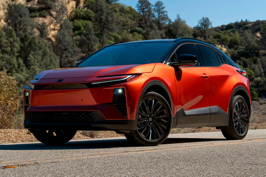 Полноприводный электрический кроссовер Toyota C-HR: дешевле брата Subaru Uncharted