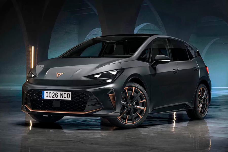 Обновлён электрический хэтчбек Cupra Born: физические кнопки на руле, больше запас хода