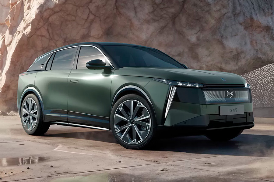 Кроссовер DS 7 сменил поколение и обрел индекс N°7