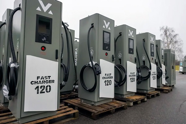 «Белоруснефть» наладила собственное производство зарядных станций для сети Malanka