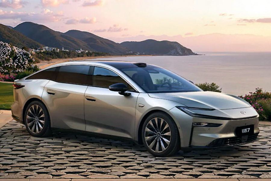 Большой электроседан Toyota bZ7 стал доступен для заказа в Китае