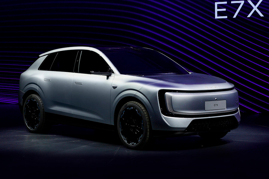В Пекине состоялась премьера электрического кроссовера AUDI E7X