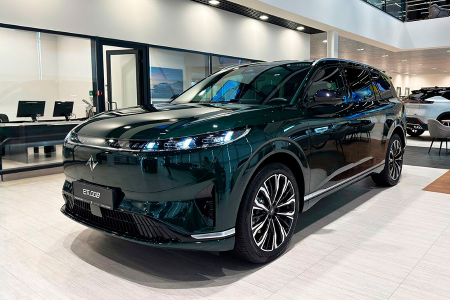 В Беларусь приехали электрические кроссоверы eπ 008, известна цена