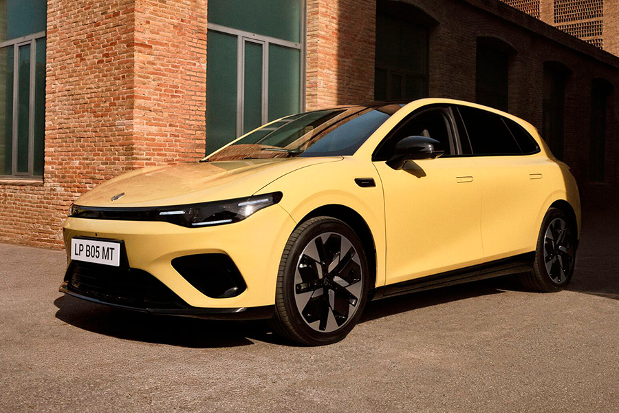 Электрический хэтчбек Leapmotor B05 добрался до Европы с топовым мотором