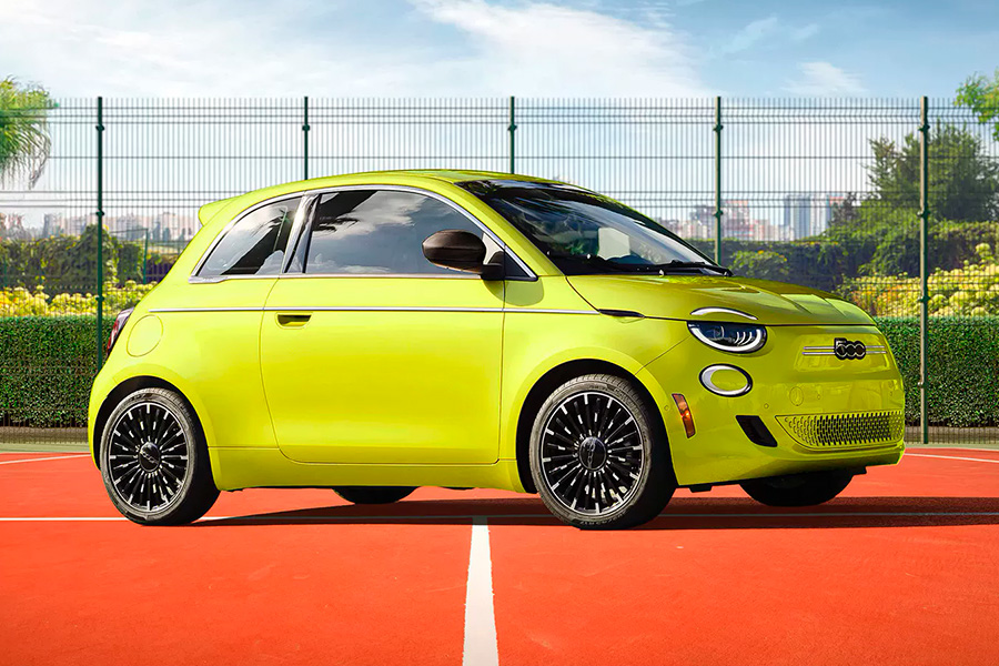 Fiat слегка освежил электрический 500e в США и заметно увеличил ценник