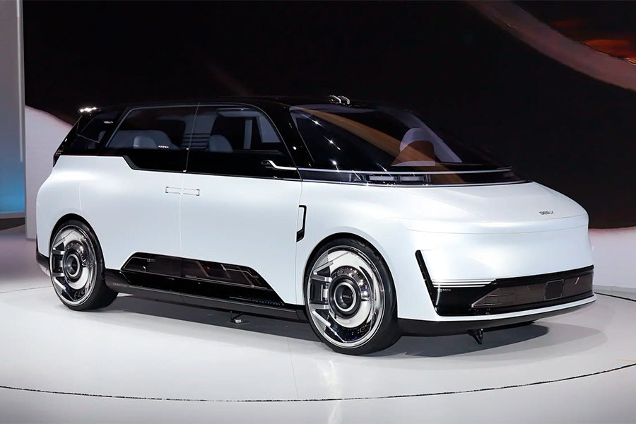 На Пекинском автосалоне Geely представила роботакси Eva Cab