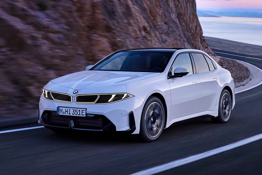 Новый электрический седан BMW i3 поступил в продажу в «приветственной» версии