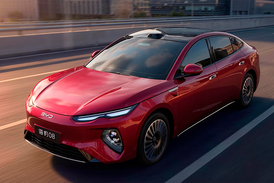 Флагманский седан BYD Seal 08 предложен с несколькими вариантами техники