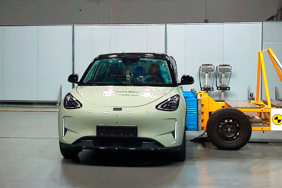 Euro NCAP Geely EX2 боковое столкновение с мобильным барьером