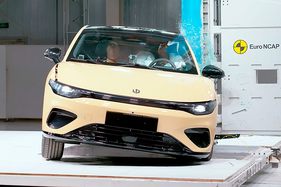 Euro NCAP Leapmotor B05 боковое столкновение со столбом