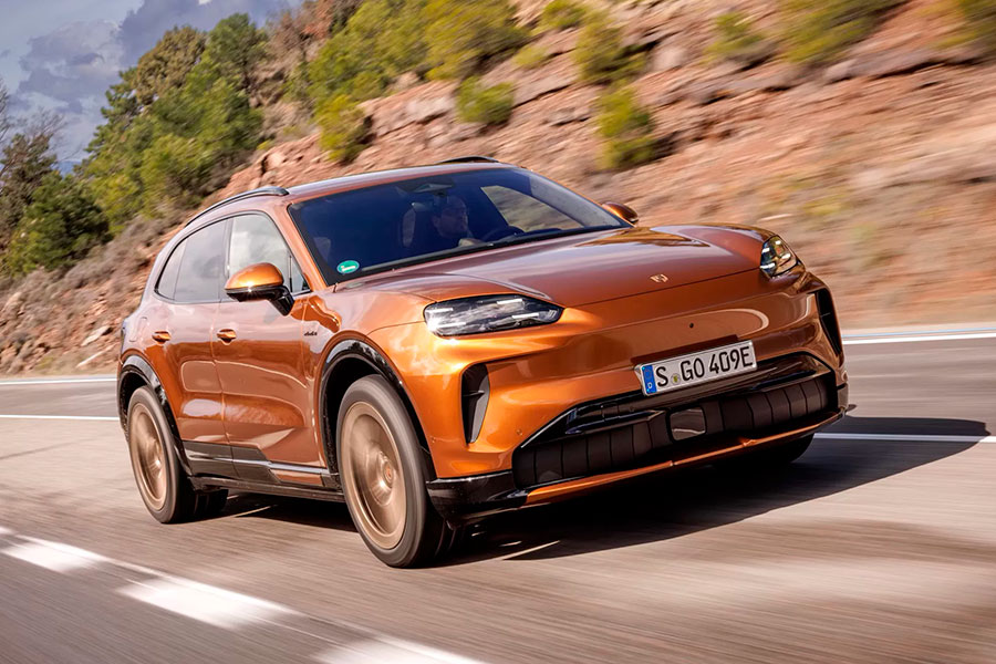 Обновки для Porsche Cayenne Electric: аудиомассаж, электродвери и индуктивная зарядка