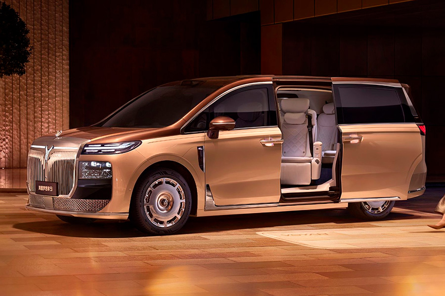 Представлен роскошный минивэн Voyah Dreamer 9 с выдвижной фигуркой как у Rolls-Royce