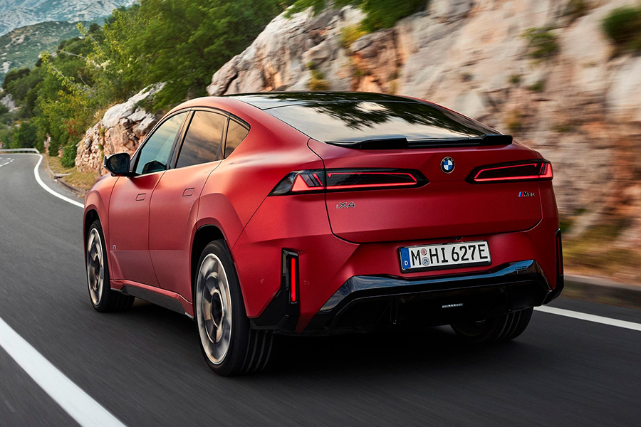 BMW iX4