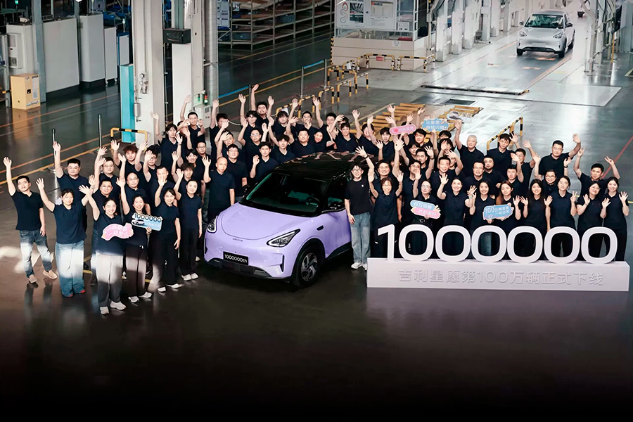Geely выпустила миллионный экземпляр электрического хэтчбека EX2